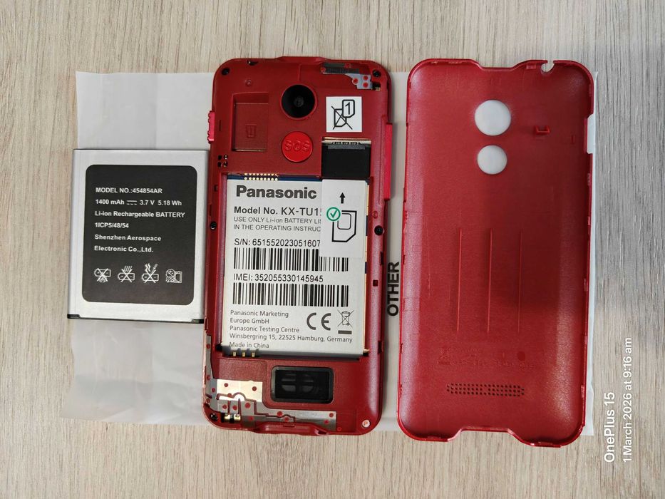 Telefon mobil seniori Panasonic KX-TU155EXRN cu stand incarcare, Rosu