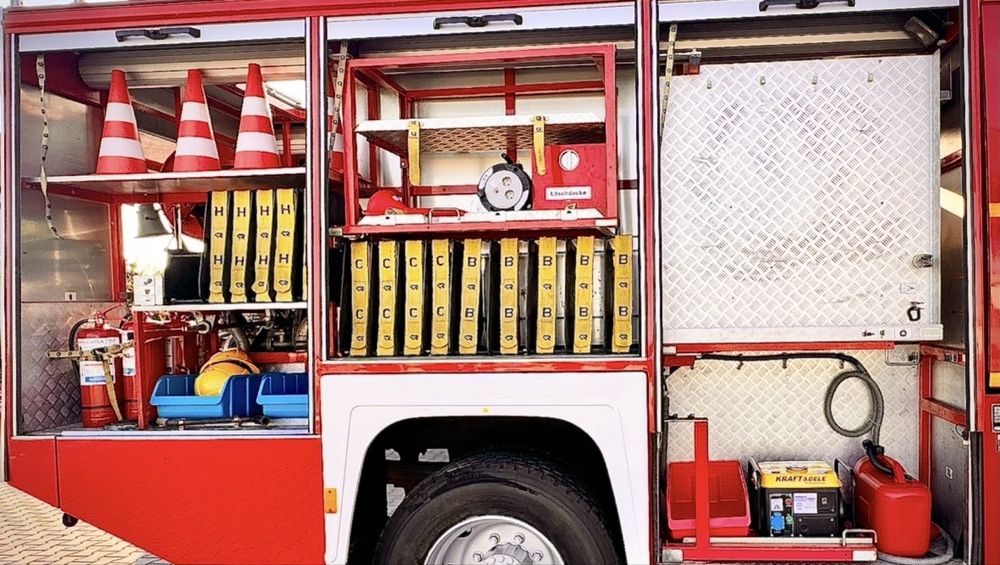 Mașina de pompieri 3000 L,  Steyr 4x4, echipată si înmatriculată