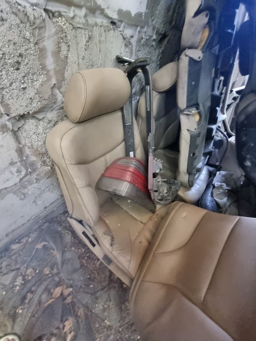 W140 Сиденья пороги,торпеда, руль подлокотник