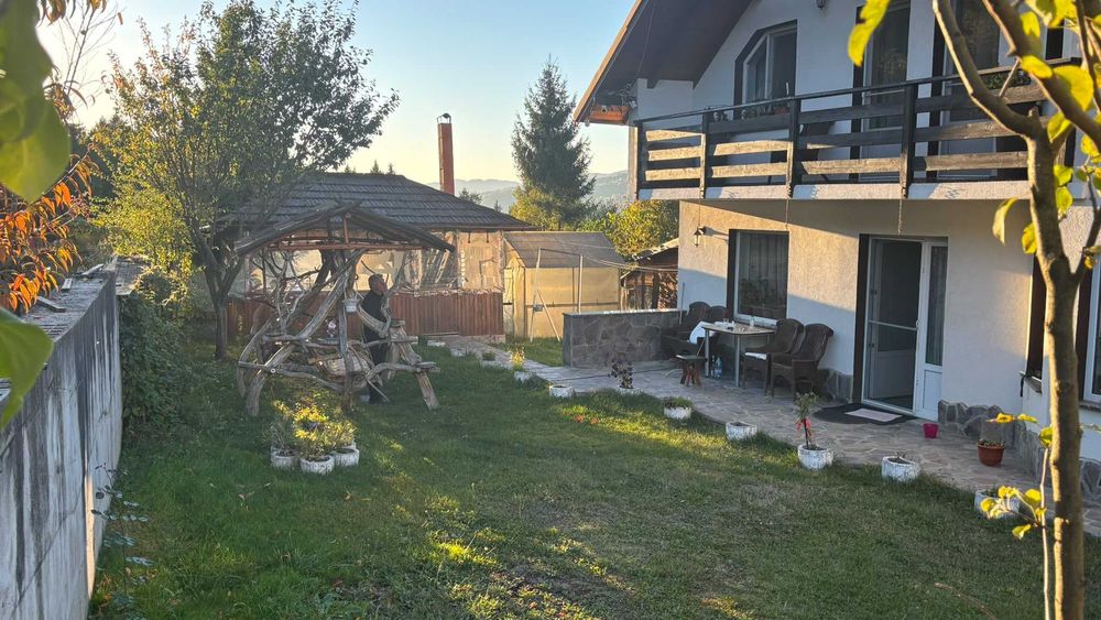 Vând casă situată în Moisei, Maramureș
