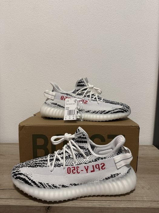 Yeezy 350 v2 zebra 43