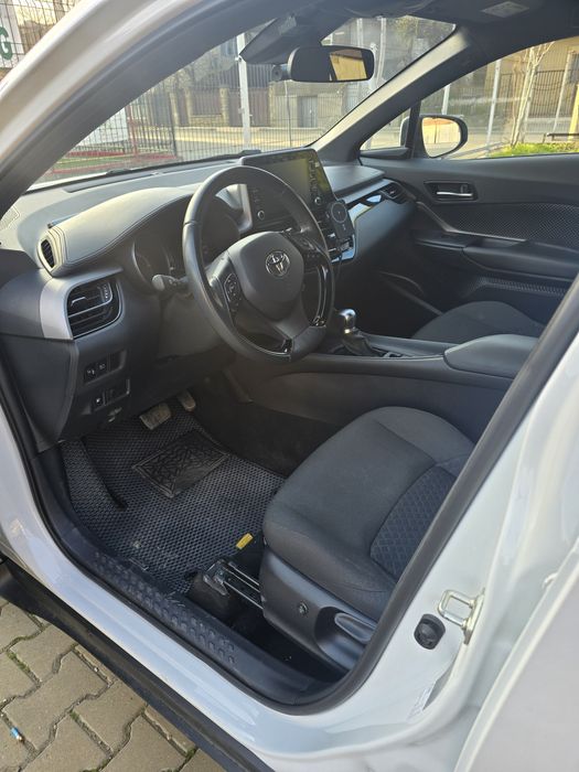 Toyota C-HR 2023.