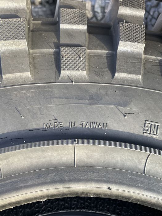 38.5x12.5-16 Maxxis trepador M9060 Off ROAD