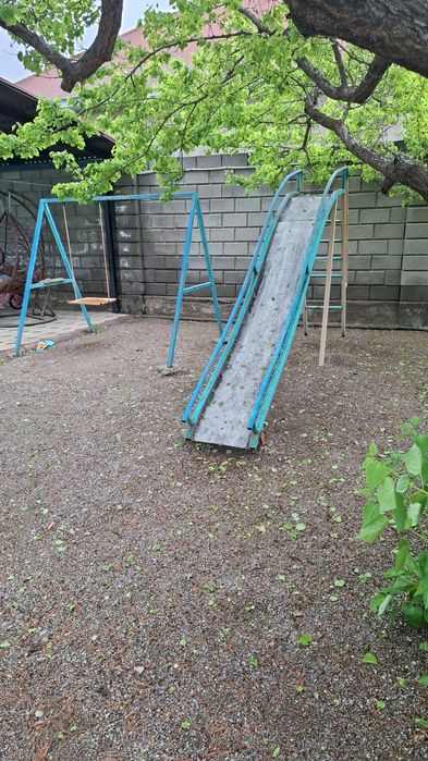 Продам детскую качелю и горку.