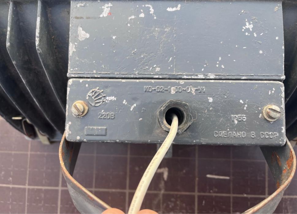 Прожектор на галогенной лампе