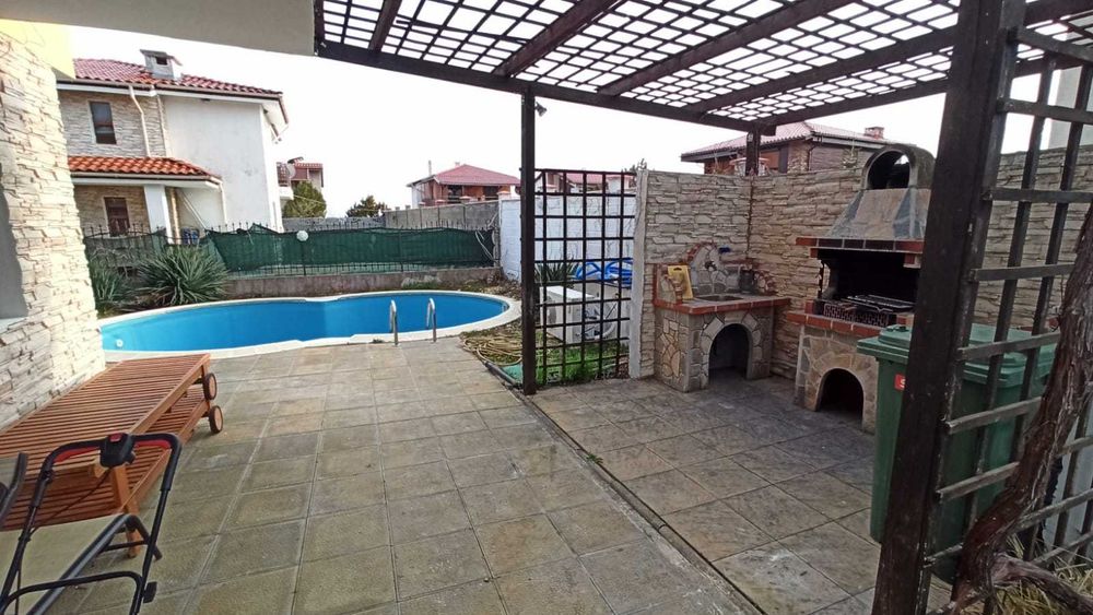 Продава нова къща с собствен басейн, планински изглед, 13км до Сл Бряг