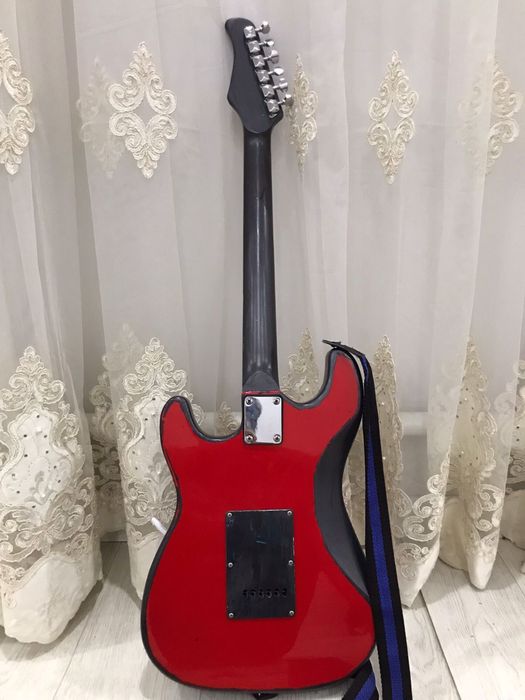 Электрогитара продается