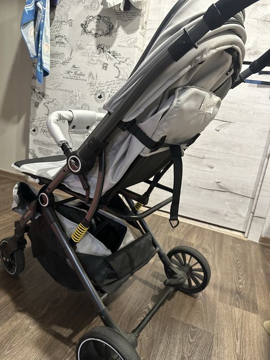 Продаю коляску , почти новую