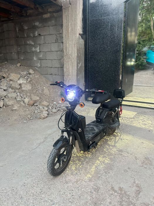 Скутер Аманат X 5