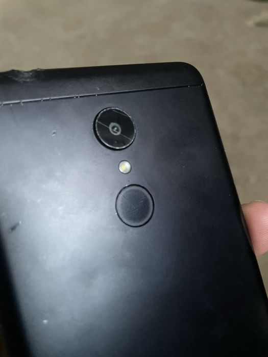 Продам телефон REDMI 5