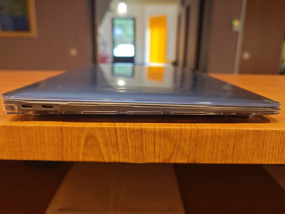 Laptop Apple MacBook Air 13 Retina, M1 , 8GB, SSD 256GB , carcasa, full box + factura !