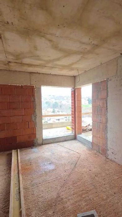 Продава се Двустаен апартамент в Варна, Изгрев - 98 кв.м за 703 €/кв.м - Снимка #2