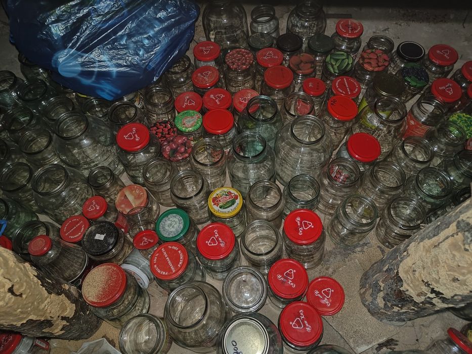 Продаю банки 1 л и 3 л