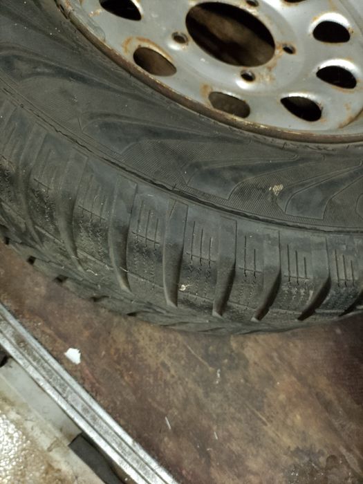 Продават се гуми с джанти