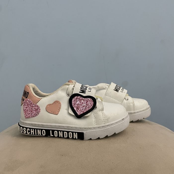 Распродажа детской обуви.