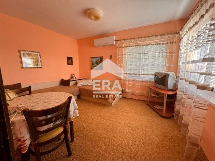 Само в ЕРА Визия! Две къщи, с двоен гараж и голямо дворно място, с пло