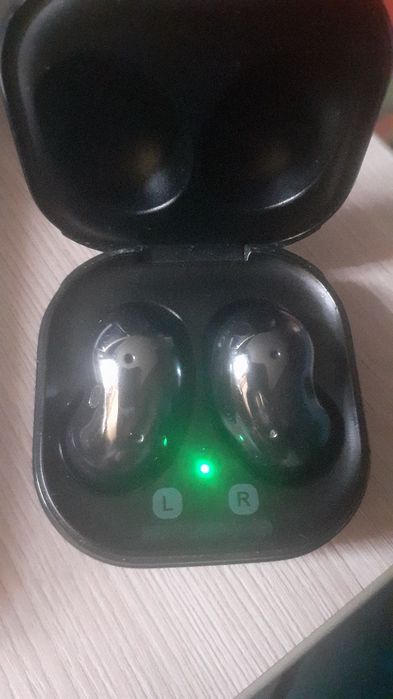 Samsung buds live