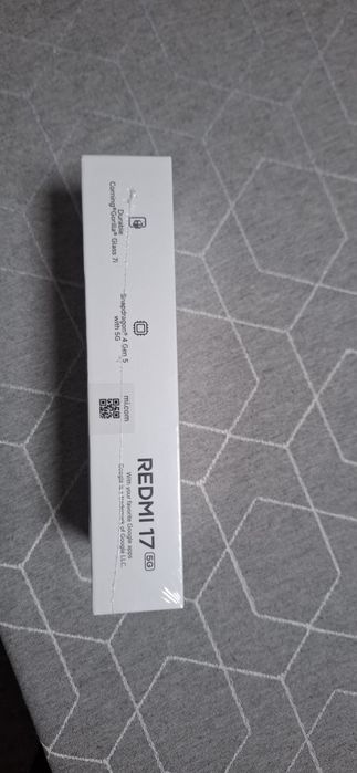 Продавам Xiaomi Redmi A17 5g 128gb rom, 4gb ram,черен цвят.