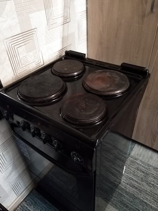 Продам электрическую плиту