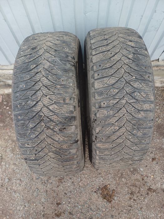 Зимние шипованые шины 2шт