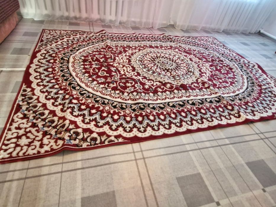 Продам ковёр новый
