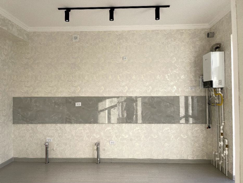 Мирзо Улуғбек туманида  2 сотих, 6 хонали  евро участка сотилади.