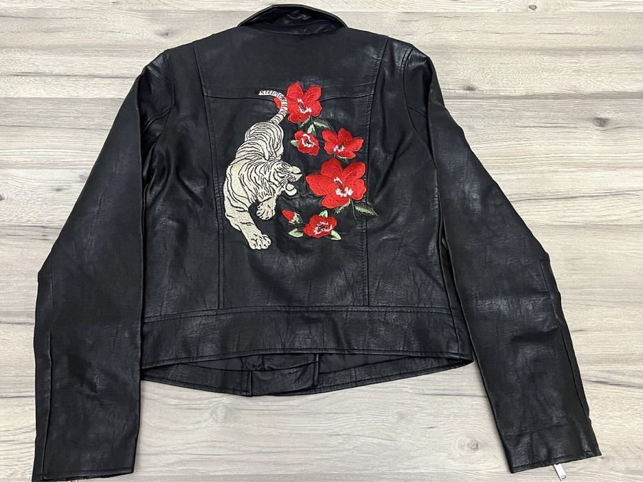 Куртка новая Stradivarius