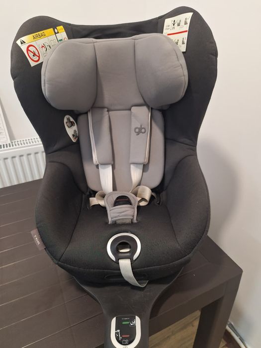 Vând scaun auto.