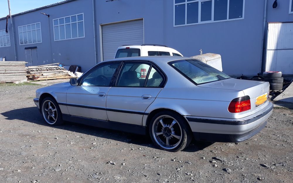 BMW 728i e38 на части