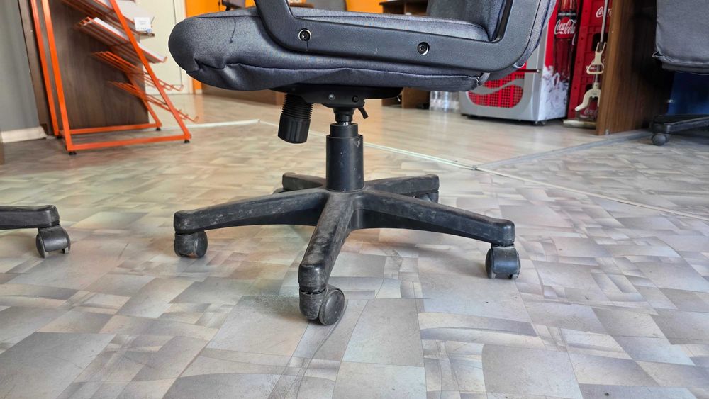 Продавам офис столове – удобни и запазени!