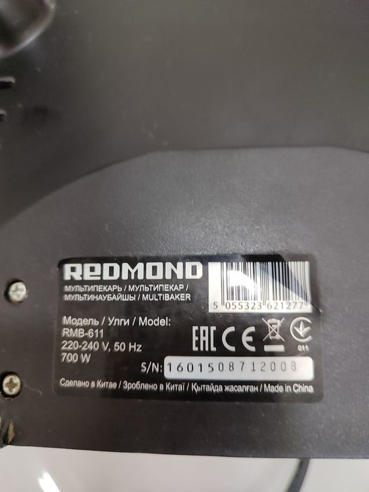 Электровафельница фирма Redmond