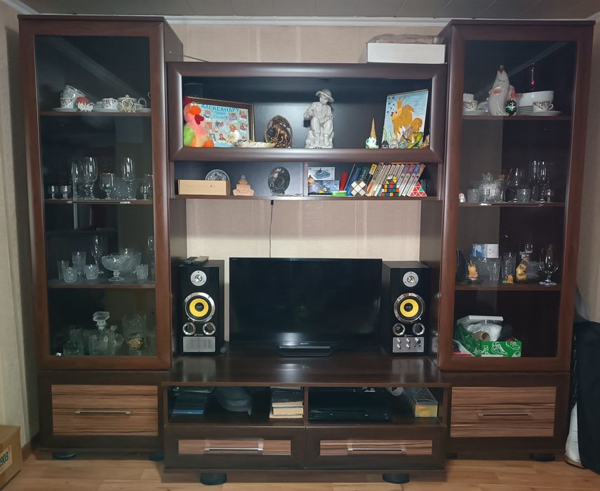 Продам горку для гостиной б/у