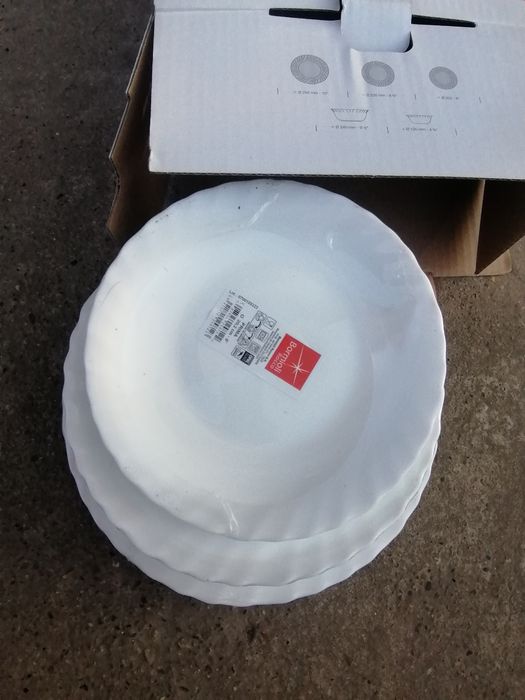 Serviciu de masă Bormioli Rocco, modelul Prima, compus din 18 piese re