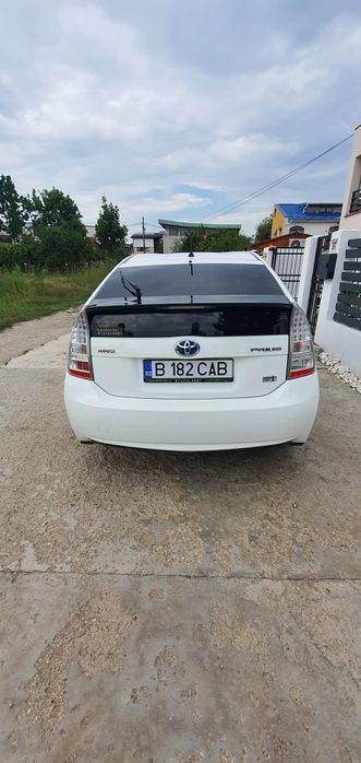Inchiriez Toyota Prius nu ride sharing.
