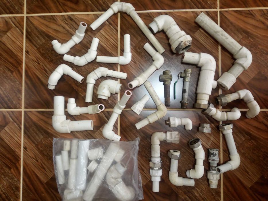 Запчасти Б/У американки пластик на металл, углы, повороты,краны