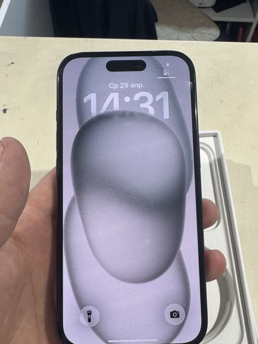 Айфон 15 продаю срочно