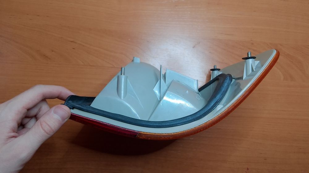 Задний поворотник Audi 100 c4