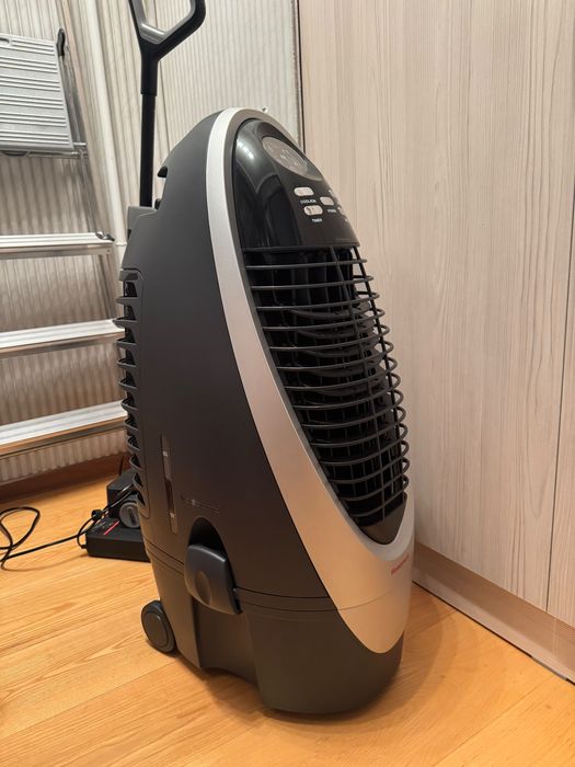 Очиститель воздуха Honeywell CS10XE серый