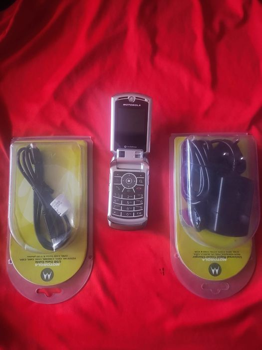 Motorola RAZR V3x + accesorii originale Motorola ( decodat)