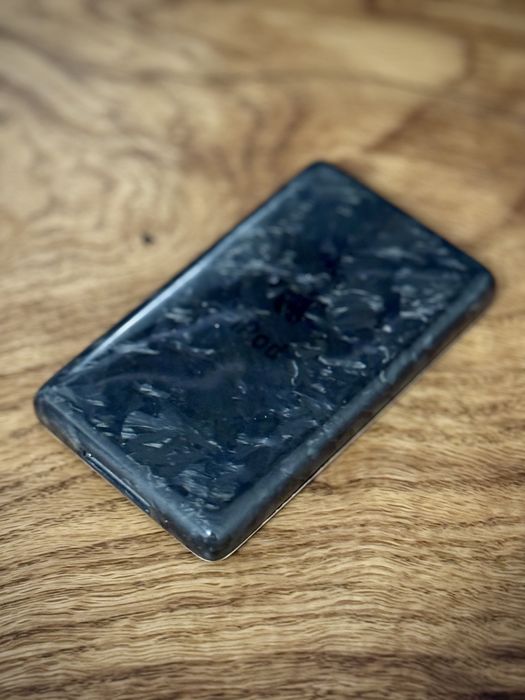 iPod Classic 6th – Custom UNIC, fibră de carbon