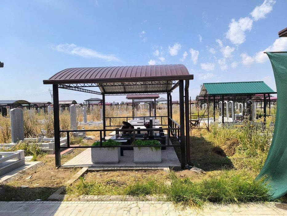 Навесы и беседки на кладбище