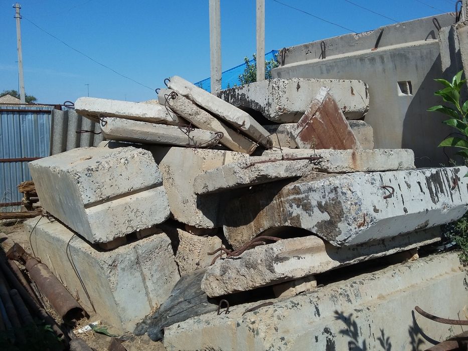 Продается стеновые и бетонные блоки.