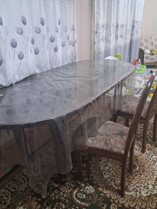 Продам стол овальный с 2 стульями