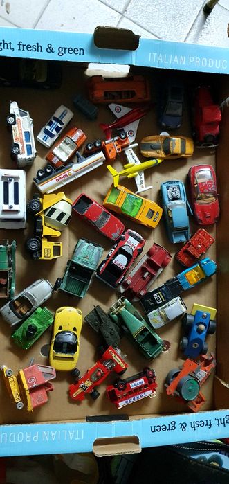 Дайкаст колички и влекачи различни мащаби марки Matchbox Corgi Burago