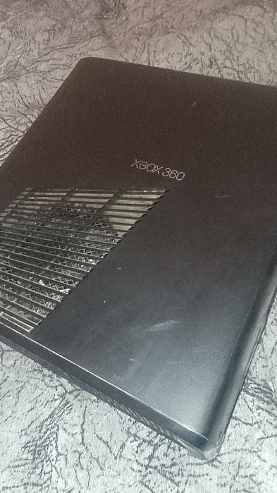 Продавам Xbox 360 slim