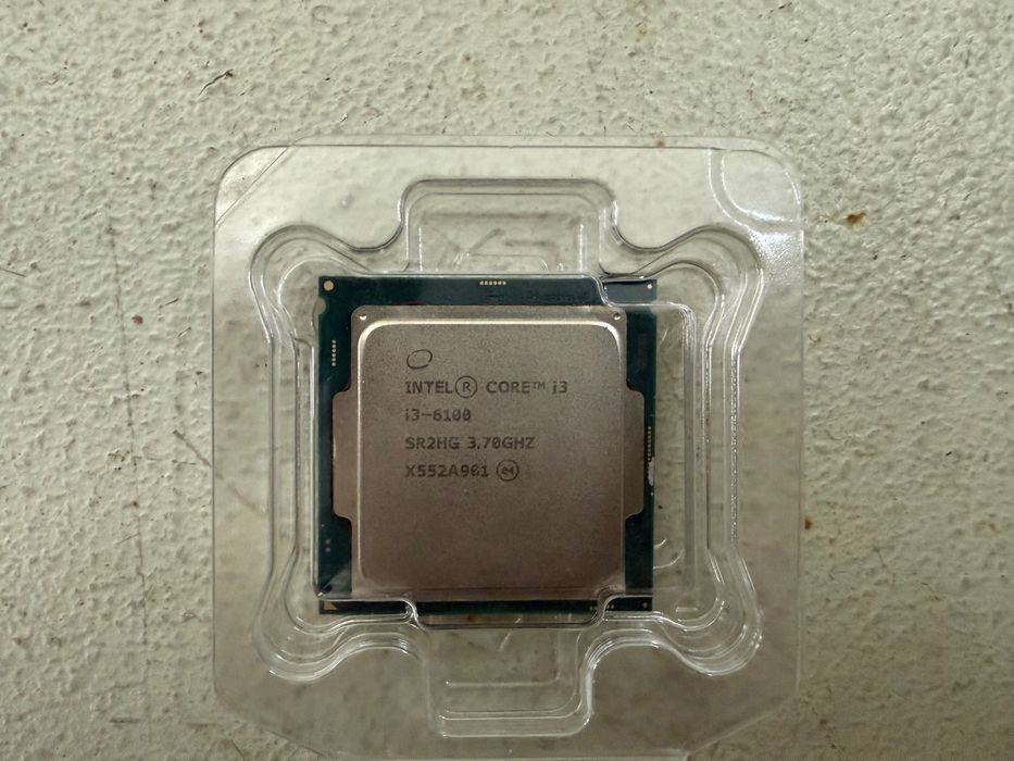 Lot 6 Procesoare Intel Core i3 / Pentium / Celeron – Socket 1151 – 120 Lei