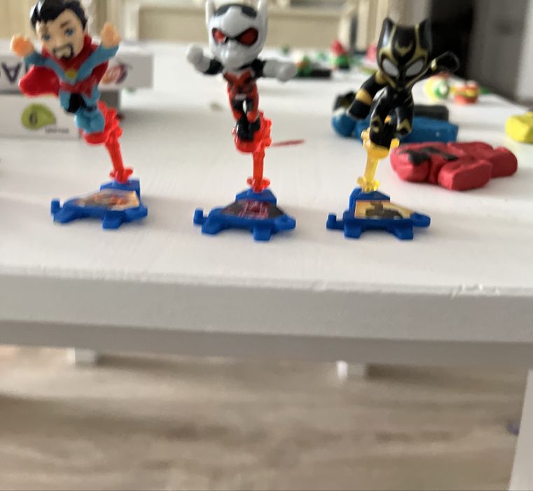 Игрушки Kinder Marwel