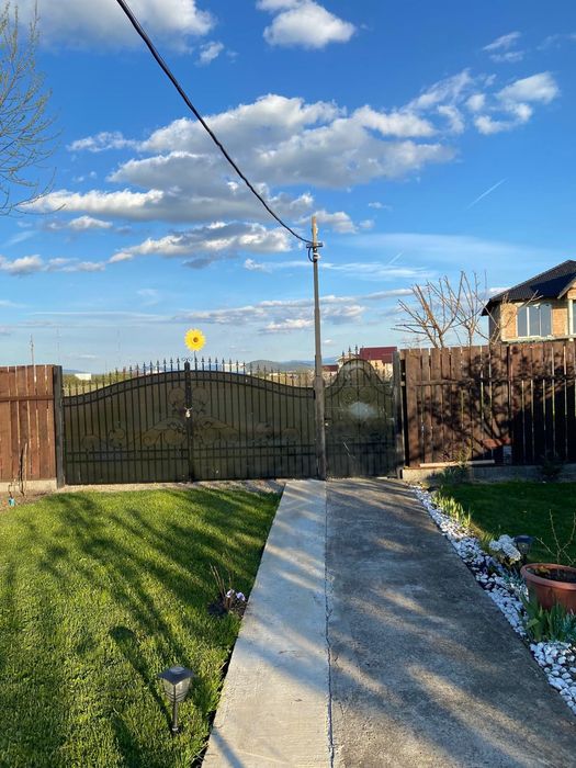 Cabana Natasha Brasov Cazare la munte cu Ciubăr gratuit singur in curte fara proprietari.