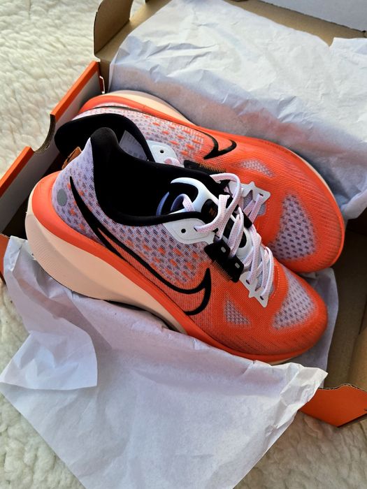 Nike Vomero 17 оригинални дамски сникърси 39 номер нови