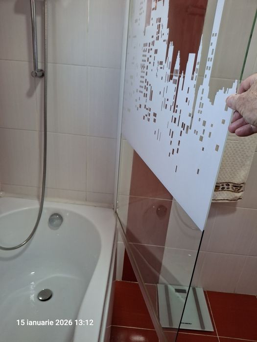 Cada acrilica 140 x 70 cu panou protecție din sticla.